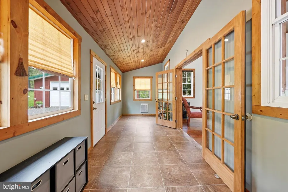 839 LAKE FERNDALE Springfield, WV 26763