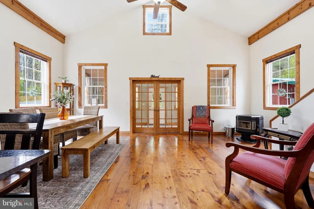 839 LAKE FERNDALE Springfield, WV 26763