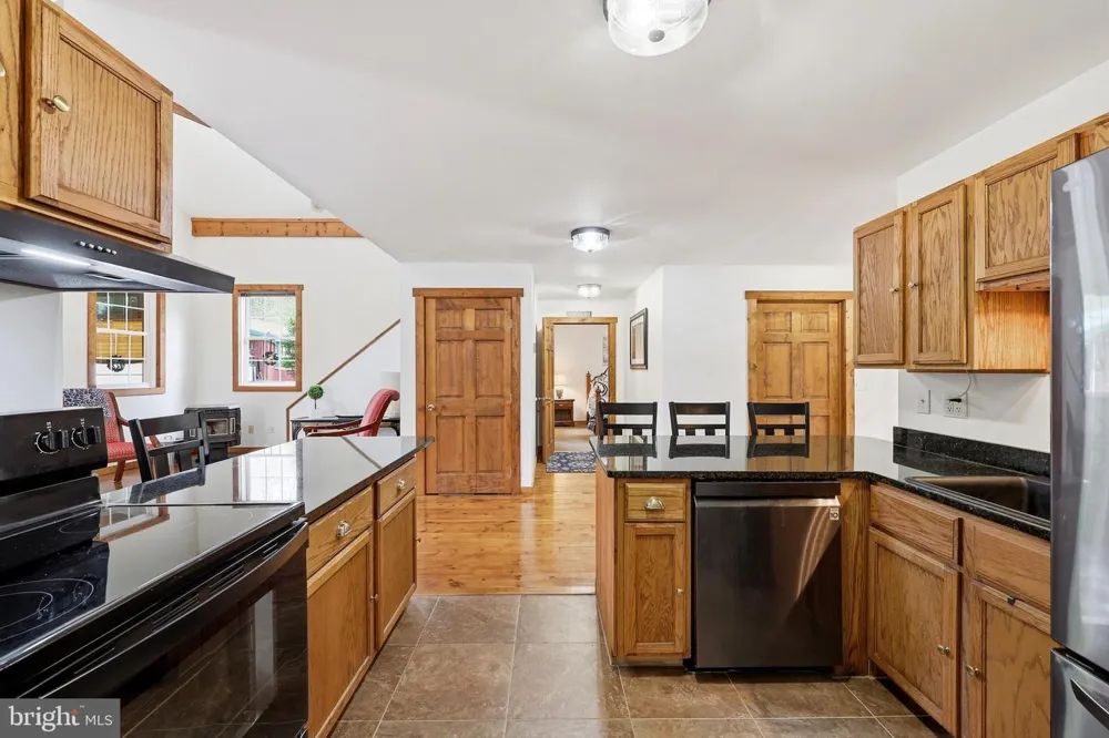 839 LAKE FERNDALE Springfield, WV 26763