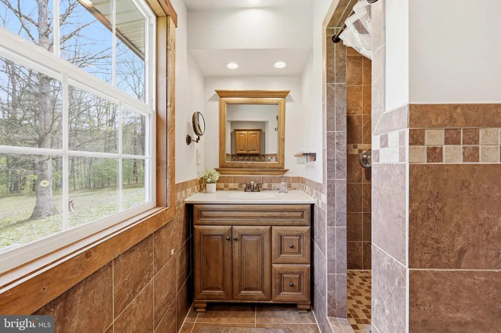 839 LAKE FERNDALE Springfield, WV 26763