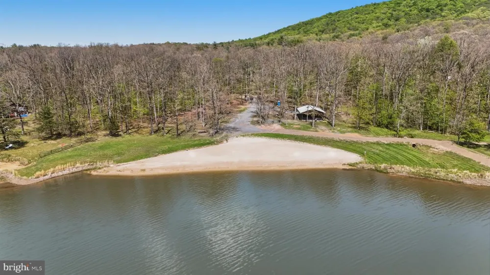 839 LAKE FERNDALE Springfield, WV 26763