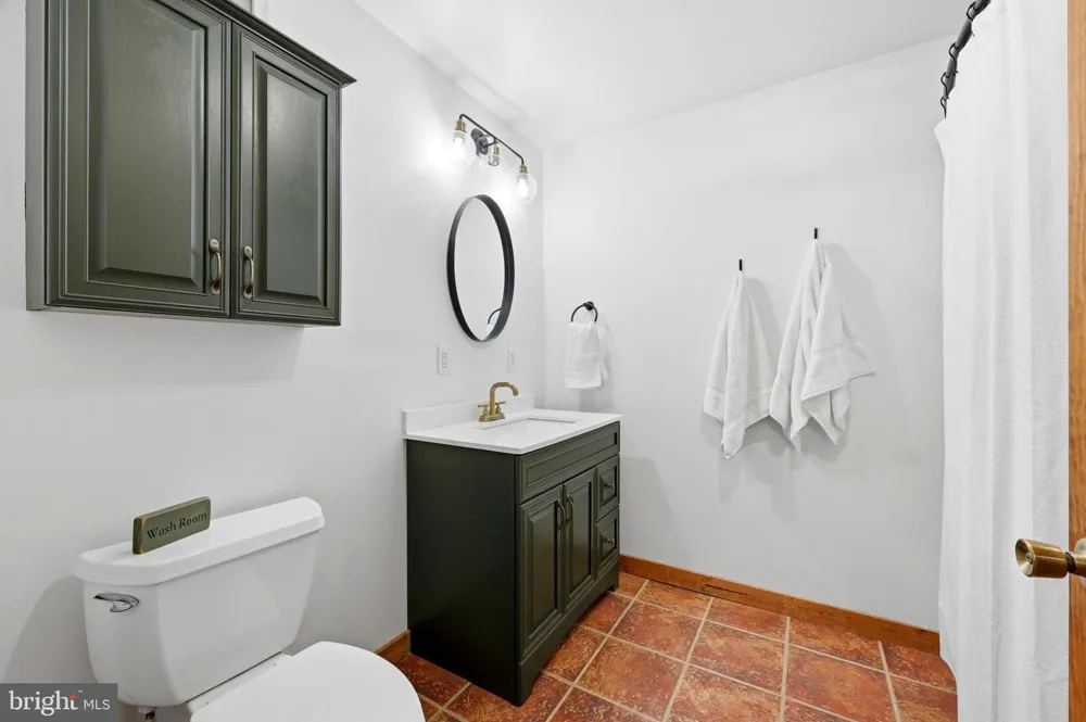 839 LAKE FERNDALE Springfield, WV 26763