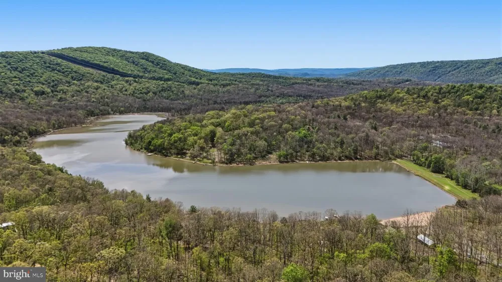 839 LAKE FERNDALE Springfield, WV 26763