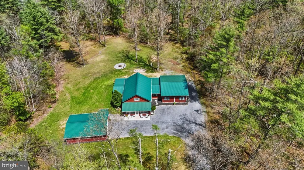 839 LAKE FERNDALE Springfield, WV 26763