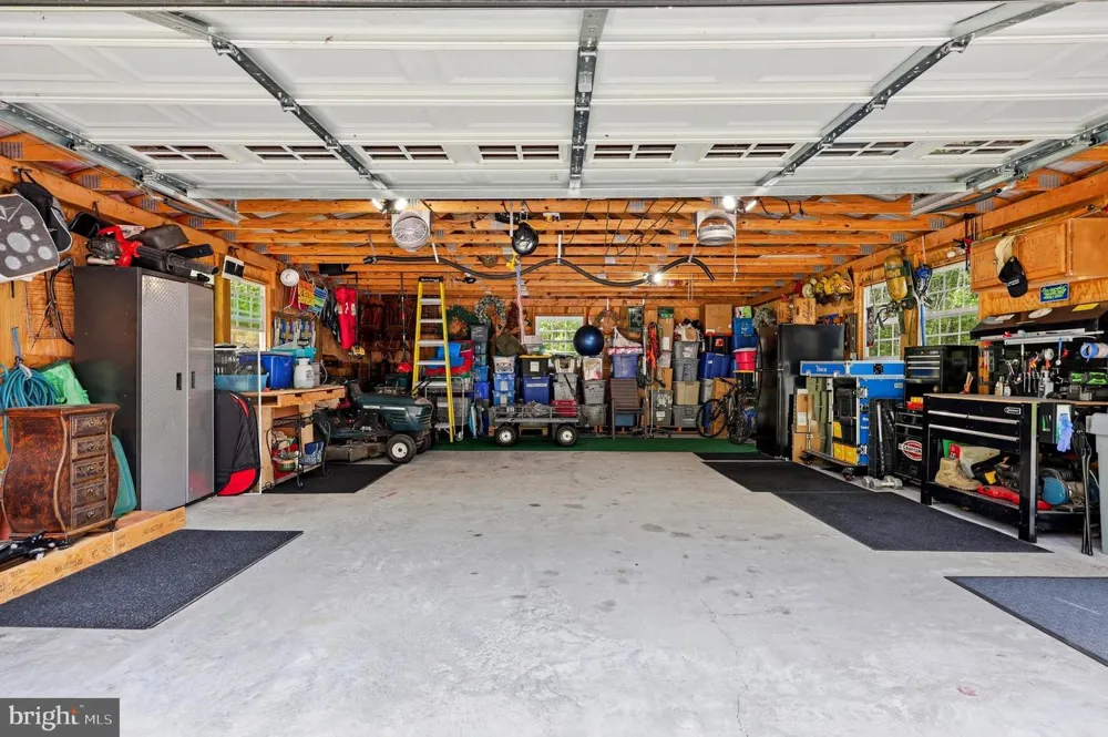 839 LAKE FERNDALE Springfield, WV 26763