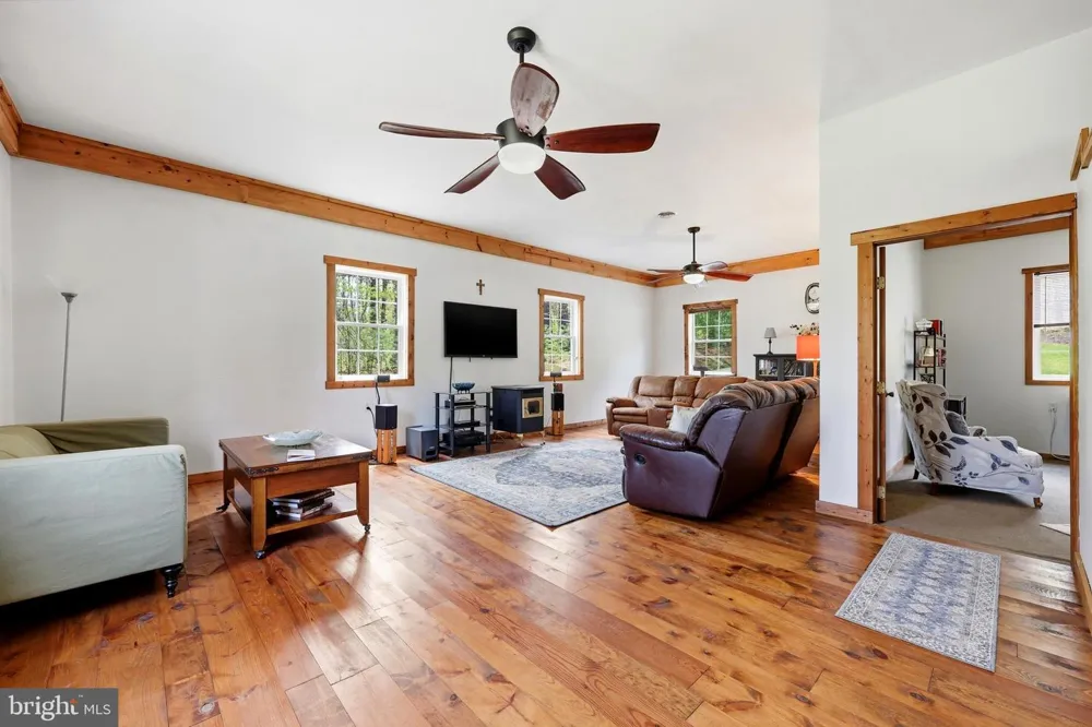 839 LAKE FERNDALE Springfield, WV 26763