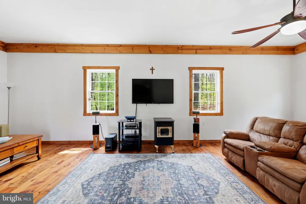 839 LAKE FERNDALE Springfield, WV 26763