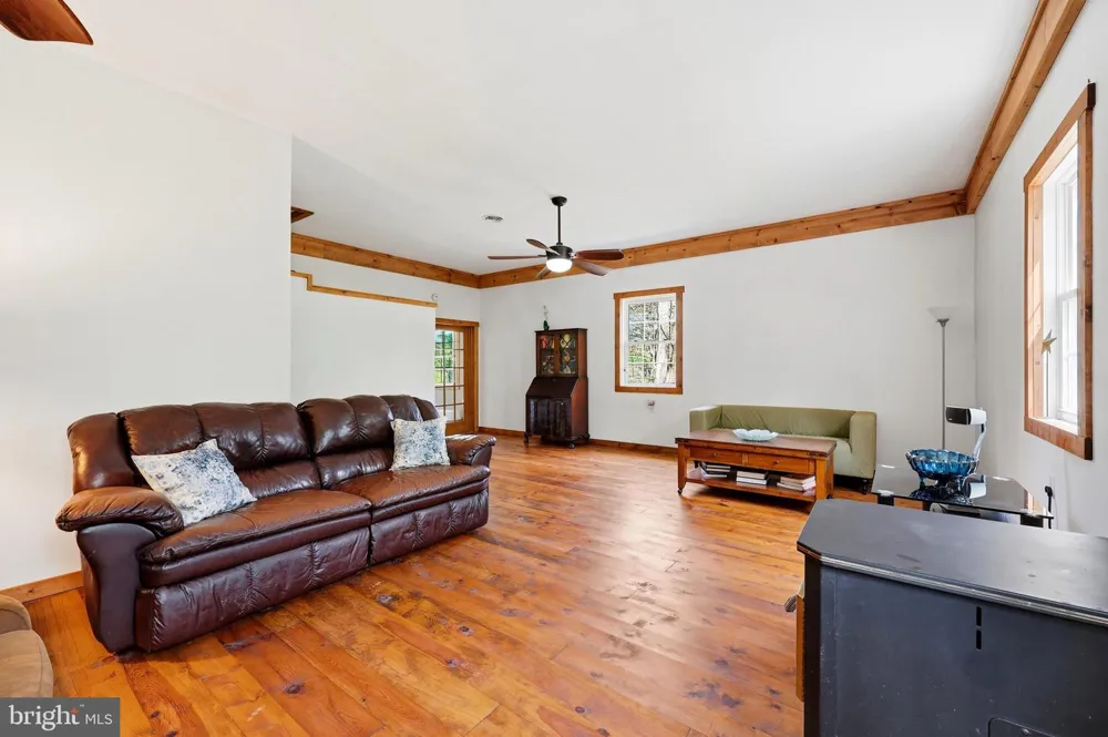 839 LAKE FERNDALE Springfield, WV 26763
