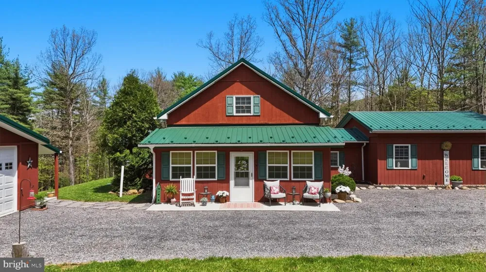 839 LAKE FERNDALE Springfield, WV 26763