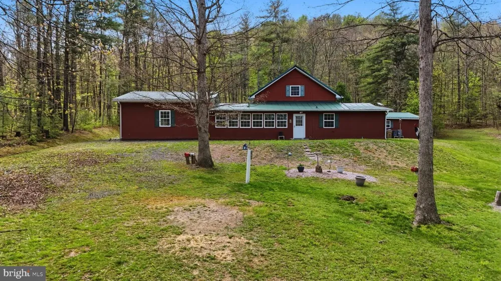 839 LAKE FERNDALE Springfield, WV 26763