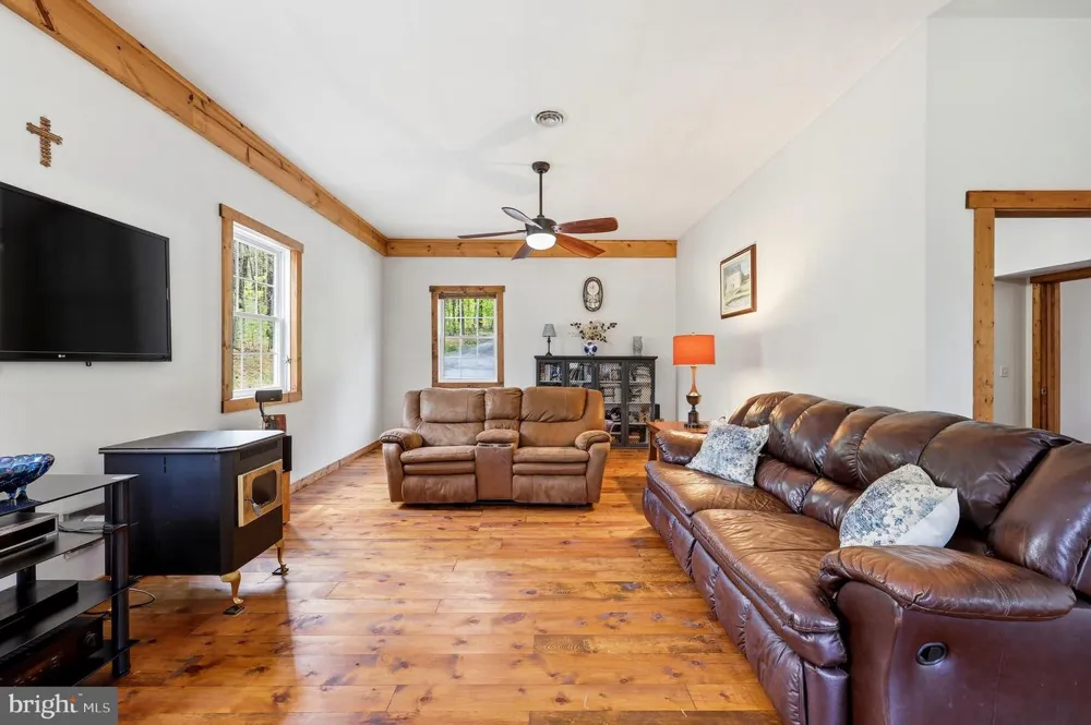 839 LAKE FERNDALE Springfield, WV 26763