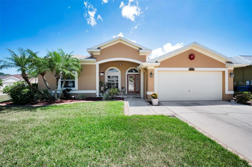 8202 WILD OAKS CIRCLE Largo, FL 33773