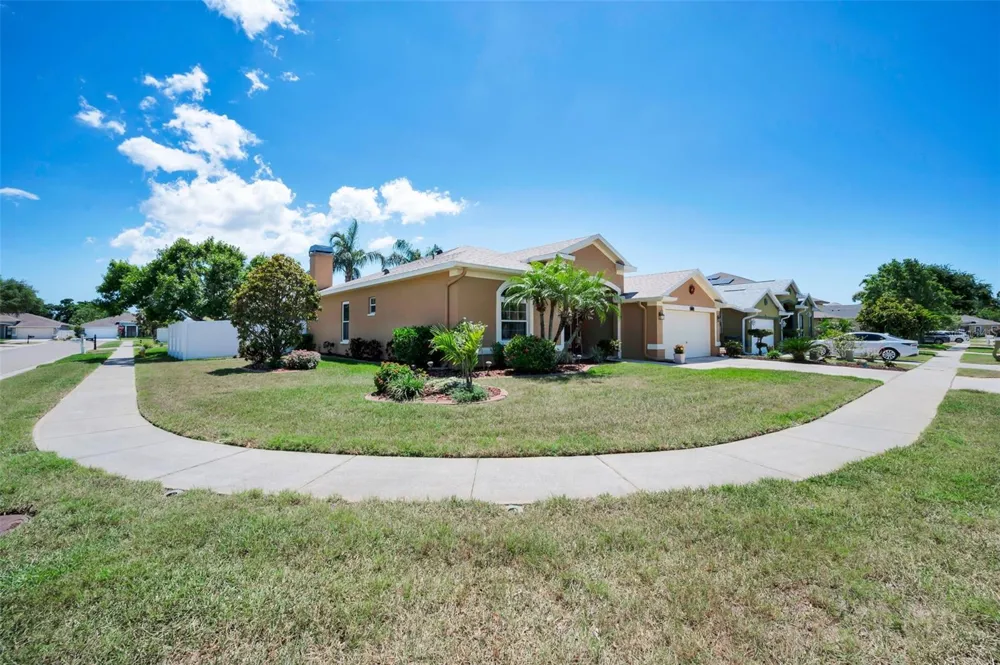 8202 WILD OAKS CIRCLE Largo, FL 33773