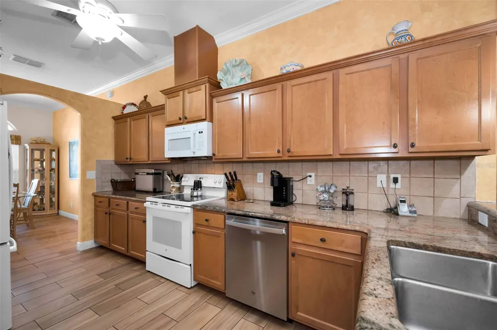 8202 WILD OAKS CIRCLE Largo, FL 33773
