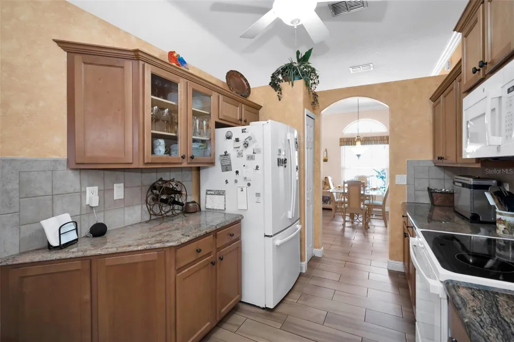8202 WILD OAKS CIRCLE Largo, FL 33773