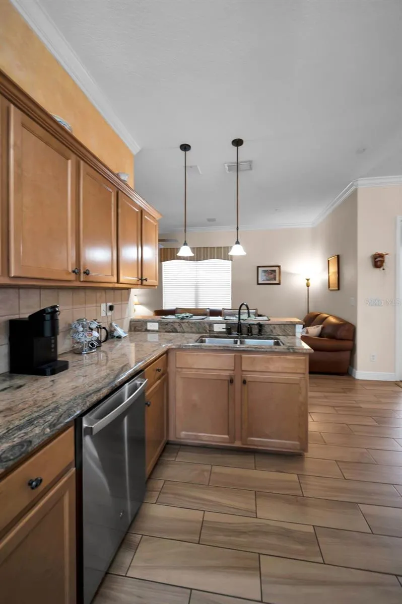 8202 WILD OAKS CIRCLE Largo, FL 33773