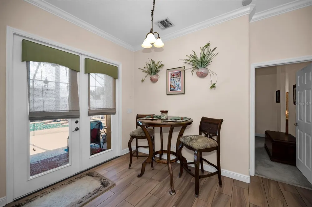 8202 WILD OAKS CIRCLE Largo, FL 33773
