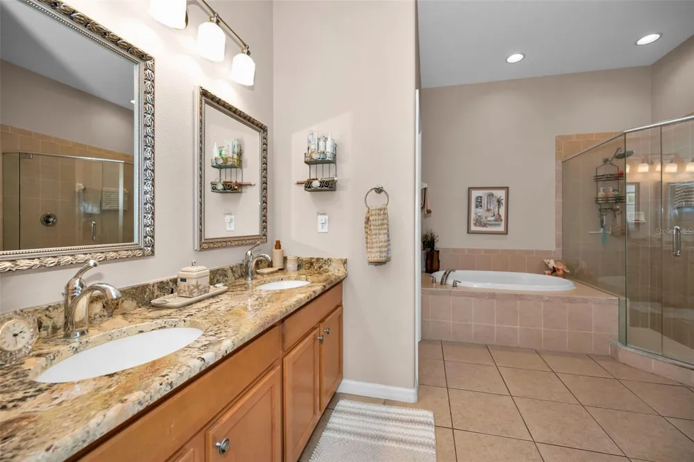 8202 WILD OAKS CIRCLE Largo, FL 33773