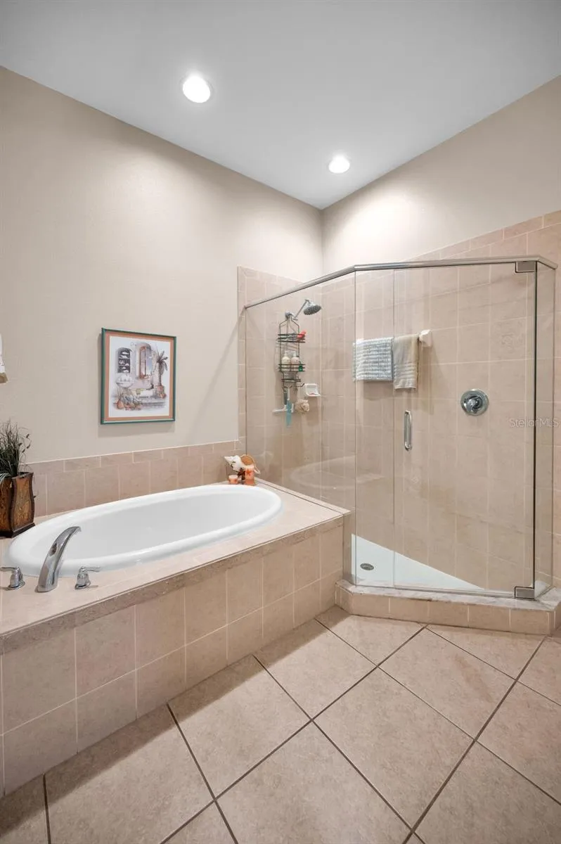 8202 WILD OAKS CIRCLE Largo, FL 33773
