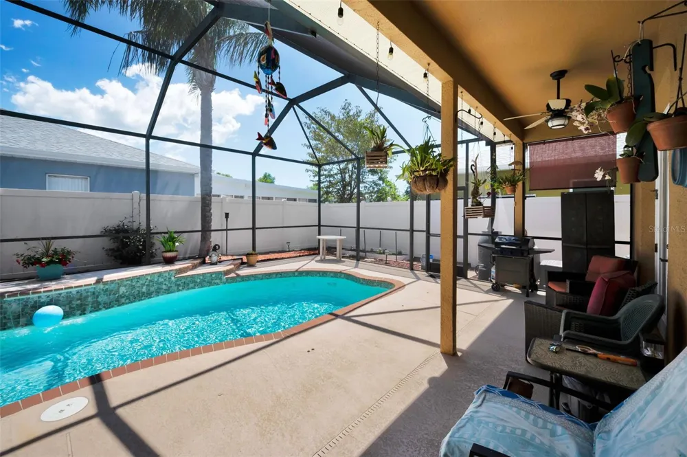 8202 WILD OAKS CIRCLE Largo, FL 33773