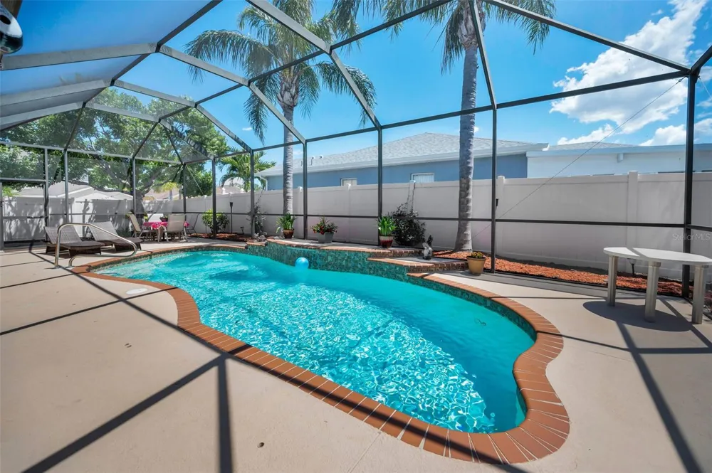 8202 WILD OAKS CIRCLE Largo, FL 33773