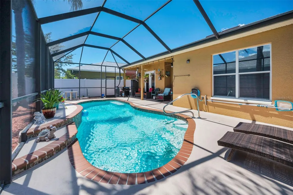 8202 WILD OAKS CIRCLE Largo, FL 33773
