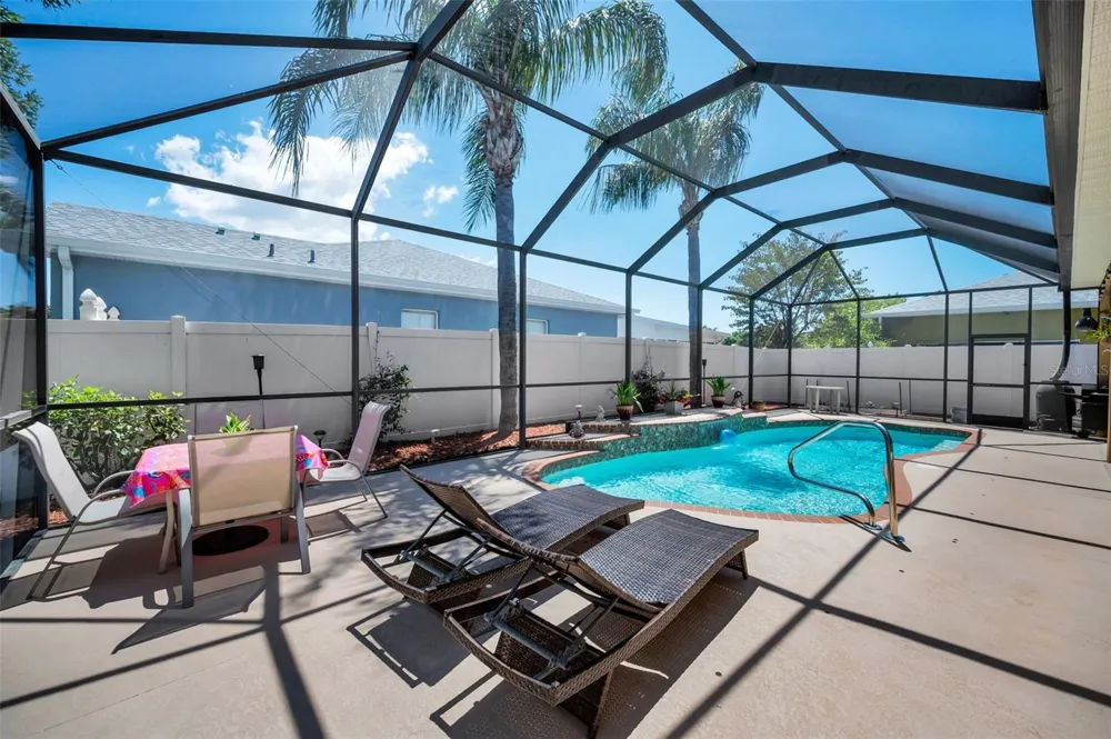8202 WILD OAKS CIRCLE Largo, FL 33773