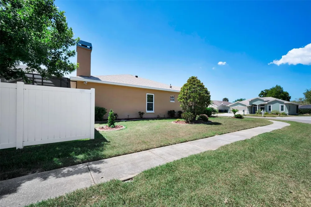 8202 WILD OAKS CIRCLE Largo, FL 33773