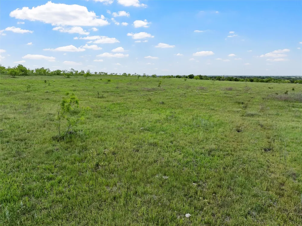 Cr 462 Lott, TX 76656