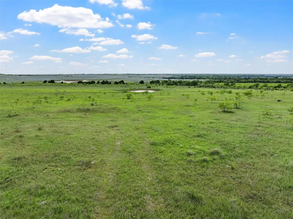 Cr 462 Lott, TX 76656