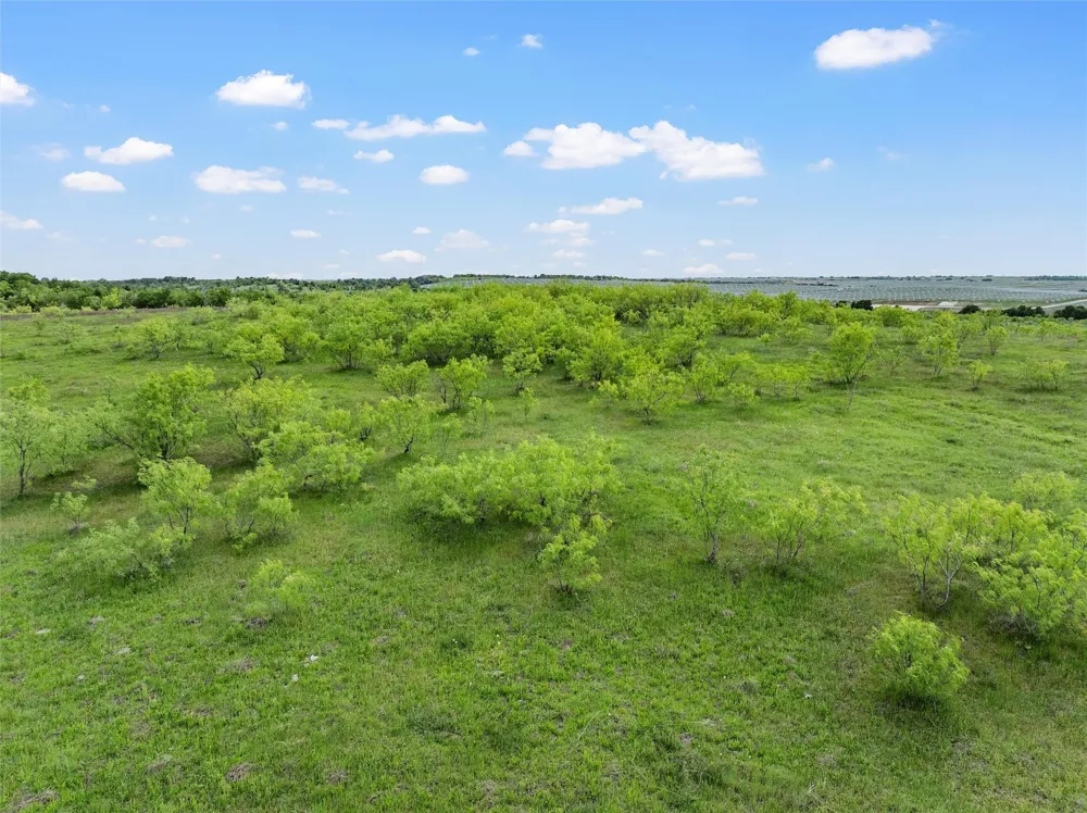 Cr 462 Lott, TX 76656