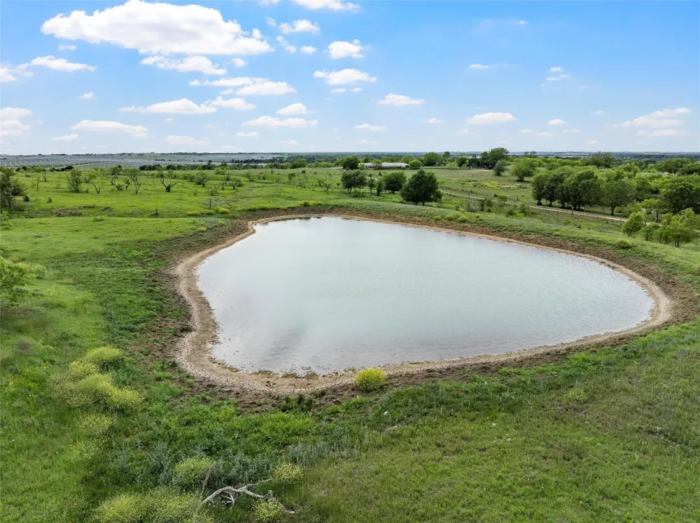 Cr 462 Lott, TX 76656