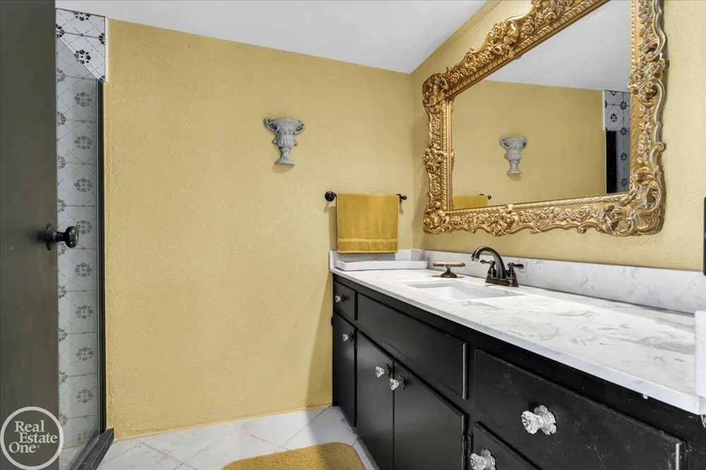 4326 Gratiot Avenue Port Huron City, MI 48060