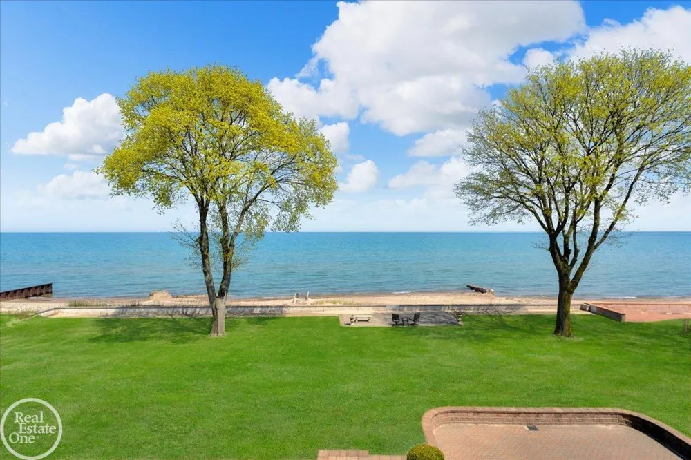 4326 Gratiot Avenue Port Huron City, MI 48060