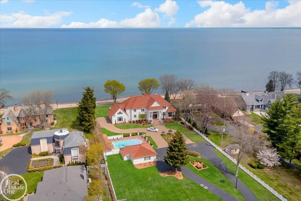 4326 Gratiot Avenue Port Huron City, MI 48060