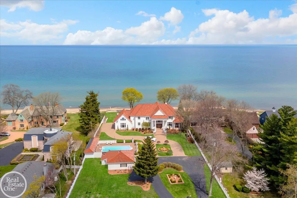 4326 Gratiot Avenue Port Huron City, MI 48060