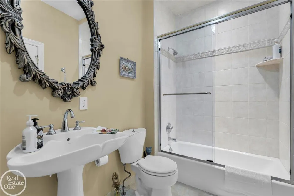 4326 Gratiot Avenue Port Huron City, MI 48060