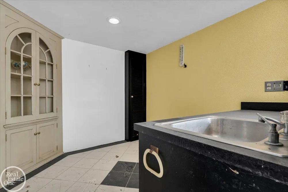4326 Gratiot Avenue Port Huron City, MI 48060