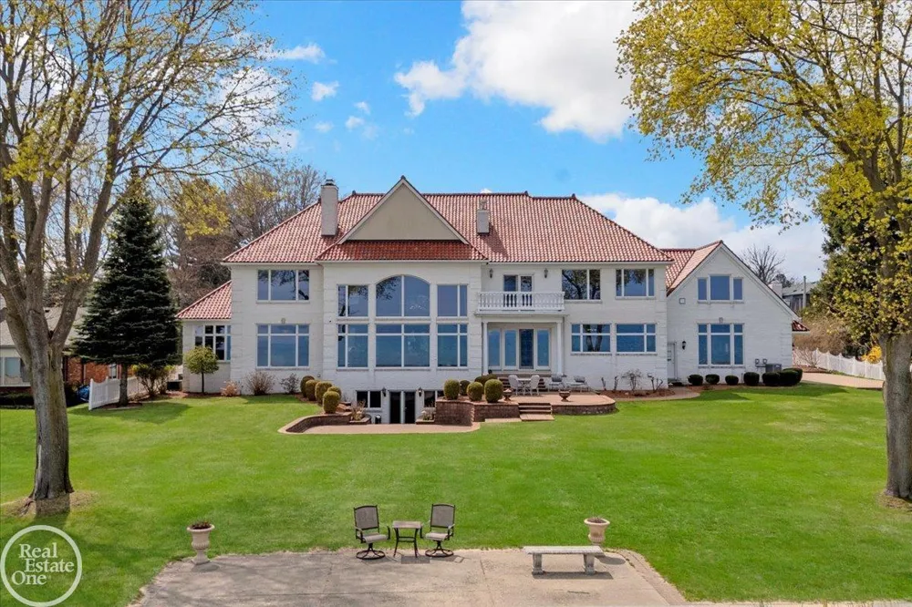 4326 Gratiot Avenue Port Huron City, MI 48060