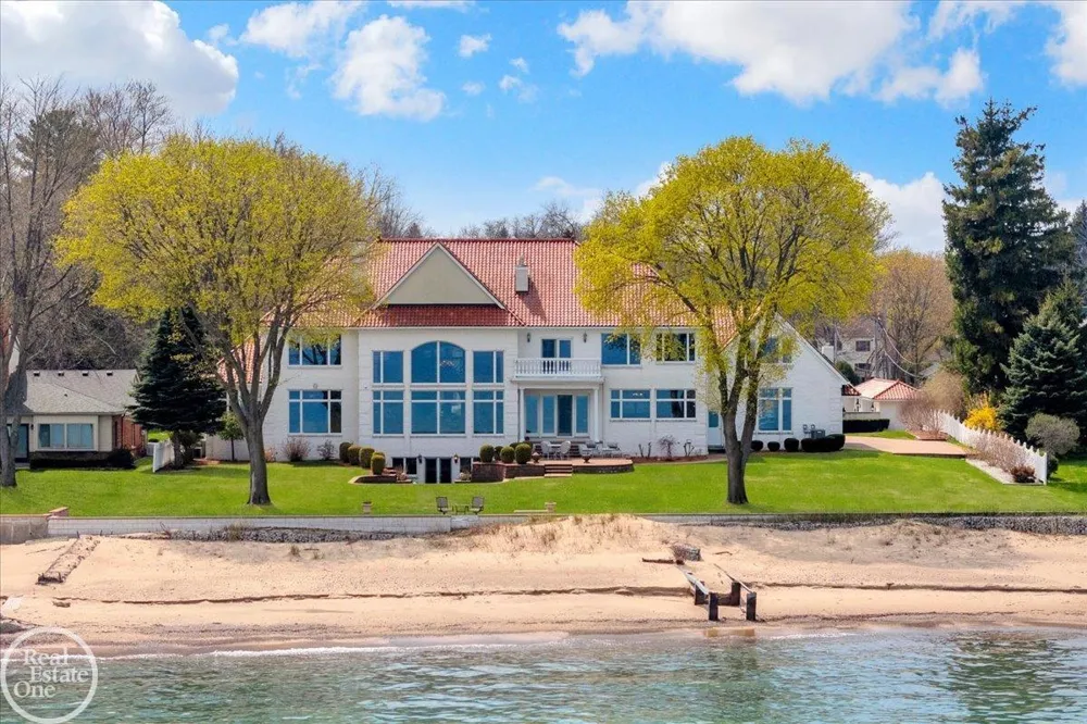 4326 Gratiot Avenue Port Huron City, MI 48060