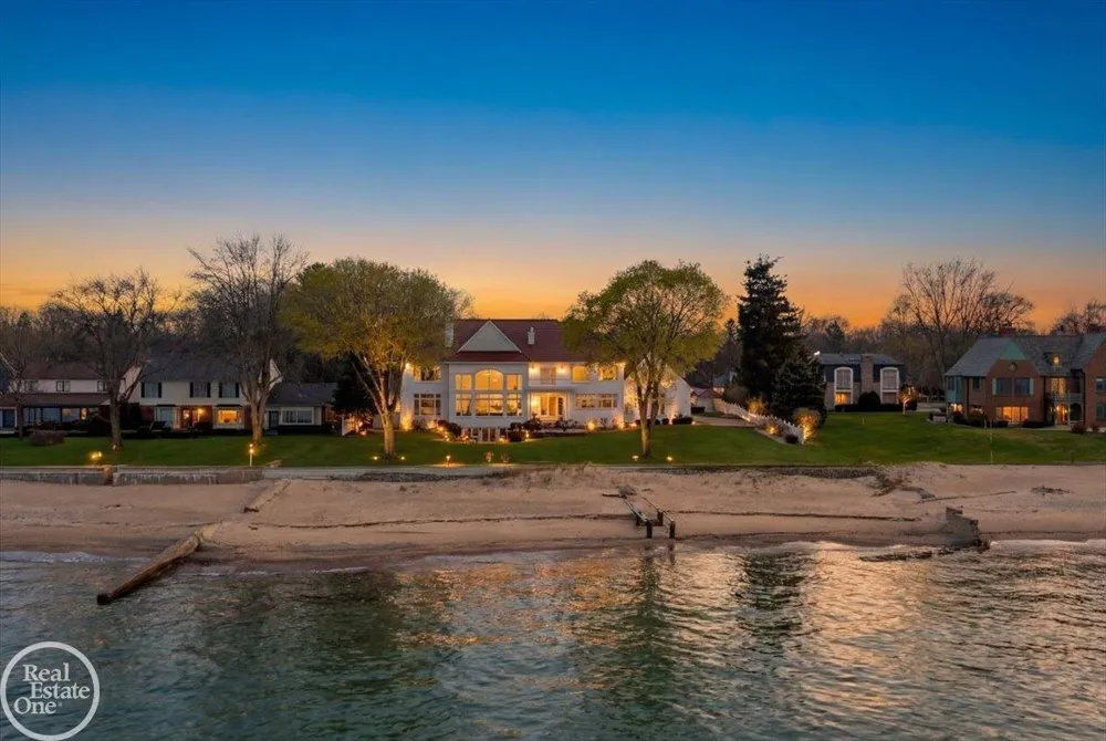 4326 Gratiot Avenue Port Huron City, MI 48060