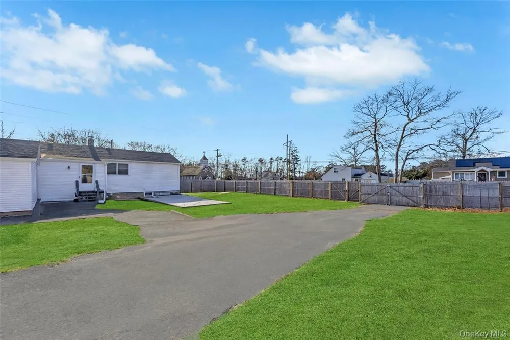 209 Jamaica Avenue Medford, NY 11763