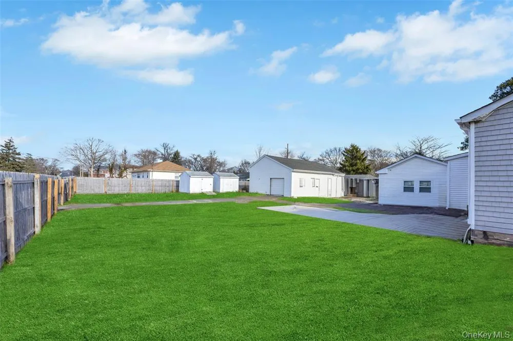 209 Jamaica Avenue Medford, NY 11763