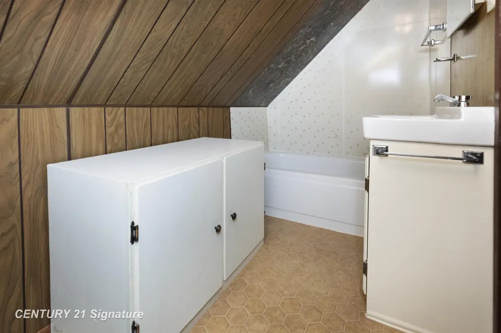 706 S Lincoln Street Bay City City, MI 48708