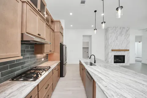 9514 Chateau Hill