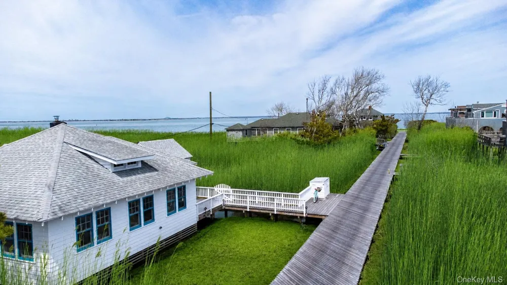 106 West Walk Saltaire, NY 11706