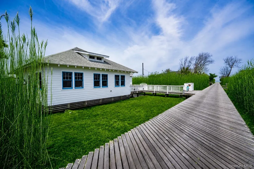 106 West Walk Saltaire, NY 11706