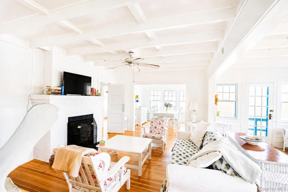 106 West Walk Saltaire, NY 11706