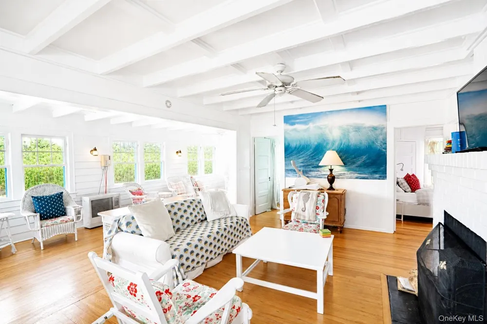 106 West Walk Saltaire, NY 11706