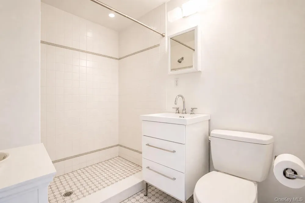 106 West Walk Saltaire, NY 11706